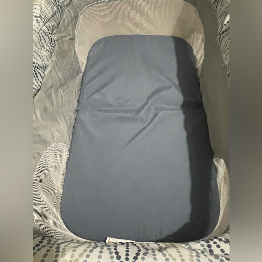 Ingenuity Foldaway Rocking Bassinet - Portable Folding Rocking Bassinet - Picture 12 of 15